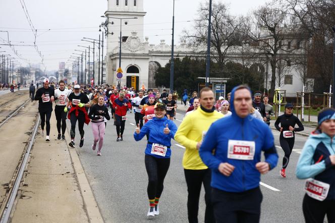 Bieg na Piątkę 2024, Warszawa - zdjęcia. Biegłeś? Szukaj się w galerii!