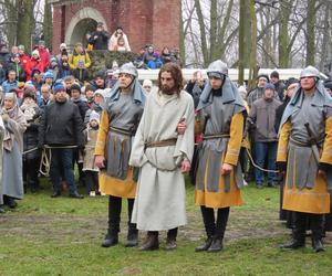 Misterium Męki Pańskiej na kalwaryjskim wzgórzu w Piekarach Śląskich