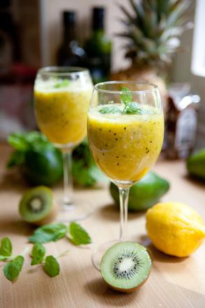Odżywczy koktajl z kiwi, ananasa i pomarańczy: twoja zdrowa porcja owoców