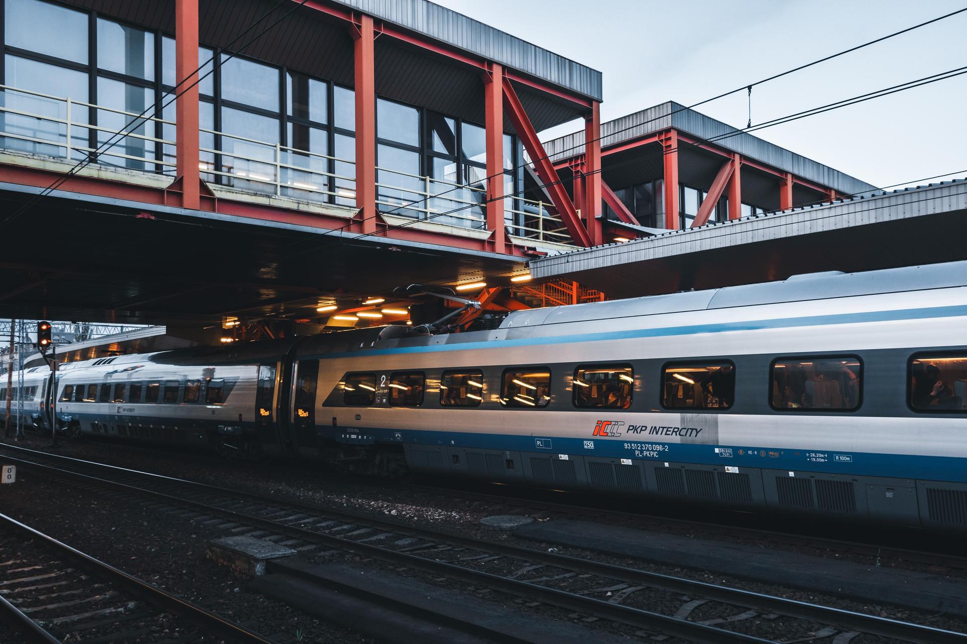 Dworzec kolejowy w Częstochowie - zdjęcia. Tak dziś wygląda ikona lat 90. 