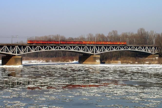 Pociąg zima pkp tory most