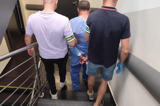 Dramatyczne sceny! Podejrzany o postrzelenie żony w areszcie