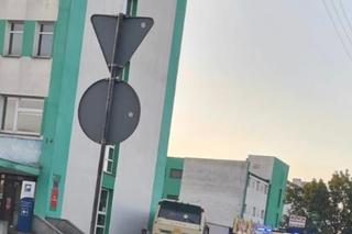 Gniezno. Autobus wjechał w budynek! Kierowca zasłabł za kółkiem?!