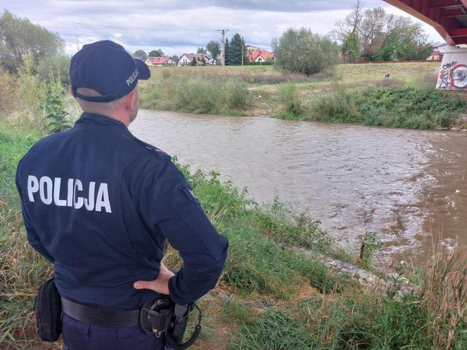 Podkarpaccy policjanci monitorują rzeki w regionie