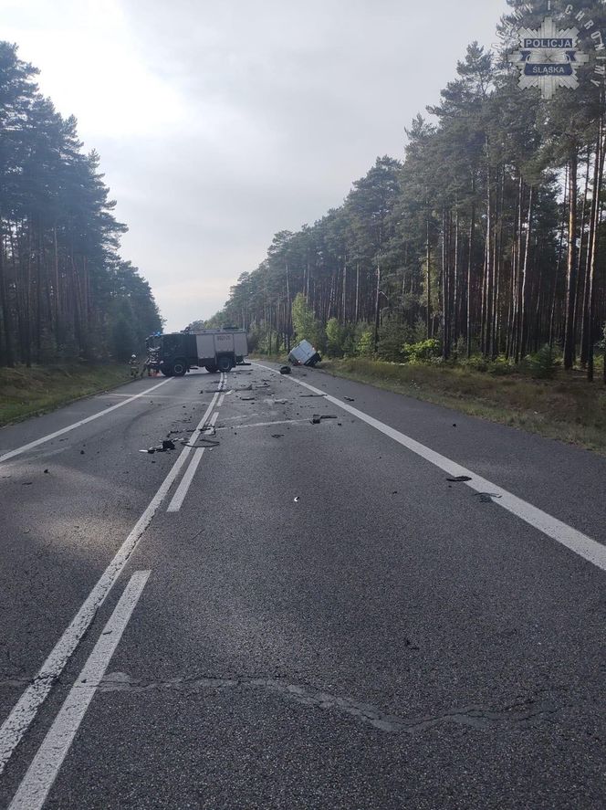 Zderzenie busa z samochodem osobowym na DK11. Trasa w rejonie Lublińca całkowicie zablokowana