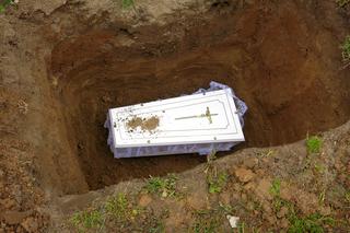 Zambrów. Pogrzeb noworodka znalezionego na wysypisku śmieci