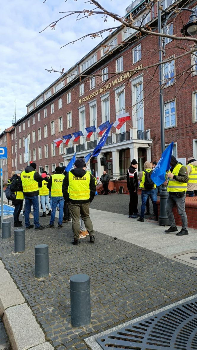 Protest służb mundurowych w Gdańsku! Na miejscu kilkuset funkcjonariuszy z Pomorza 