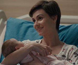 	Na dobre i na złe odc. 958. Blanka (Pola Gonciarz), córka Nina (Michalina Grot)