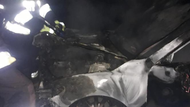 Łódzkie: Na S8 płonął samochód! W akcji trzy zastępy strażaków [FOTO]