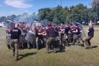 Białystok: Straż Graniczny ćwiczy z policjantami. Funkcjonariusze szkolili się z wykorzystania tarcz ochronnych [WIDEO]