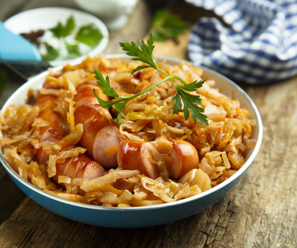 Szybki bigos z białej kapusty [danie w 30 minut + WIDEO]