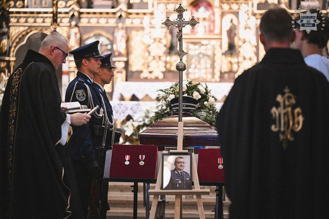 Pogrzeb komendanta policji w Bieruniu. Młodszy inspektor Dariusz Waligóra odszedł na wieczną służbę