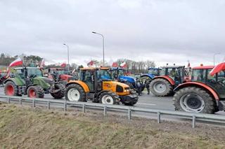 Rolnicy z woj. lubelskiego blokują drogi w regionie. Na protestującymi czuwa policja 
