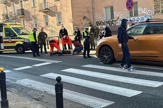 Dramat na przejściu na Ochocie. Wielkie audi zmiotło staruszkę