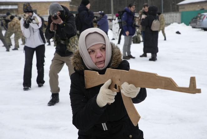 Kobiety do broni. Ukrainki masowo wstępują do armii. Chcą bronić rodzin
