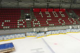 Lodowisko przy Siedleckiego już po remoncie. Nowe bandy, boksy i bramki 