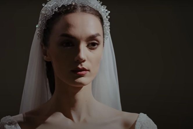 Nana w sukni ślubnej wygląda zjawiskowo 