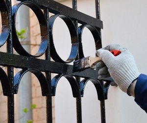 Malowanie ogrodzenia krok po kroku. Jaka farba do ogrodzenia metalowego?