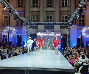 RADOM FASHION SHOW