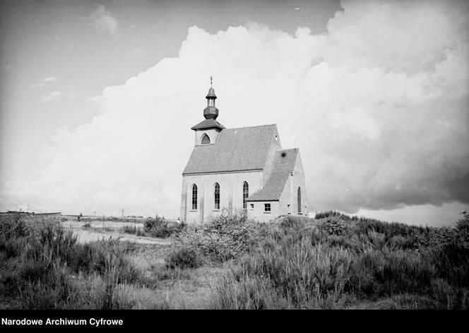 Droga do letniska w Hallerowie. Fotografie Henryka Poddębskiego