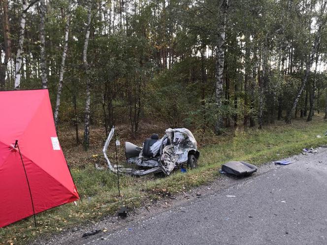 Tragedia na drodze do Szubina. 29-letni Paweł zginął pod kołami TIRA