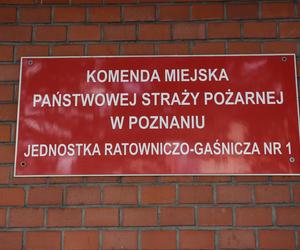 Znicze i kwiaty dla tragicznie zmarłych strażaków 