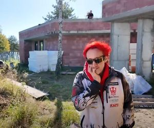 Michał Wiśniewski na budowie swojego domu