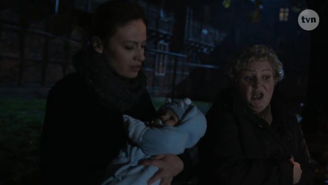 Lekarze 4 sezon odcinek 4 (odc. 43). Alicja (Magdalena Różczka), Kuba (Bruno Jednaszewski)