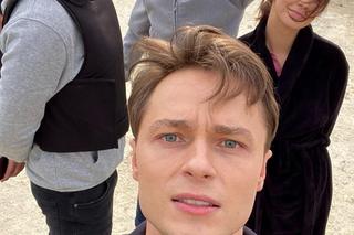 Pierwsza miłość na planie. Krystian (Patryk Pniewski), Piotrek (Michał Mikołajczak),  Kalina (Magdalena Wieczorek), Oskar (Filip Gurłacz)