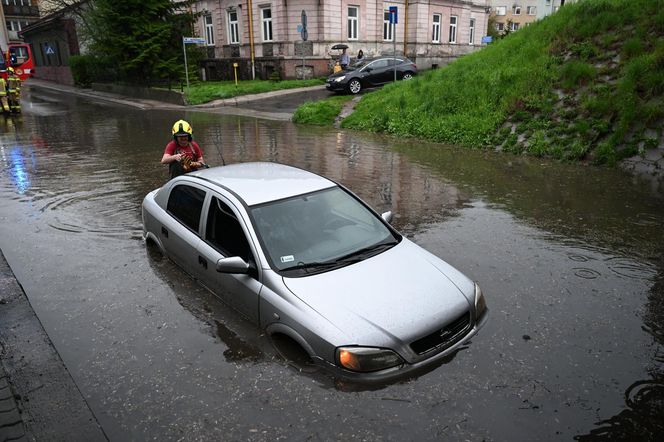 Potężne burze nad Podkarpaciem. Grad, wicher i potoki deszczu, jak w środku lata!