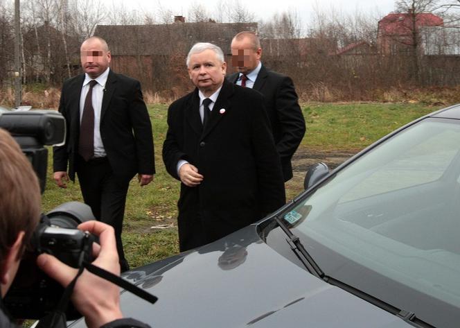 Jarosław Kaczyński z ochroniarzami