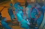Bandyci pobili dwóch mężczyzn pod sklepem w Legnicy. Policja publikuje wizerunki i prosi o pomoc 