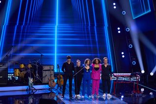 Shandy & Eva w Must Be The Music