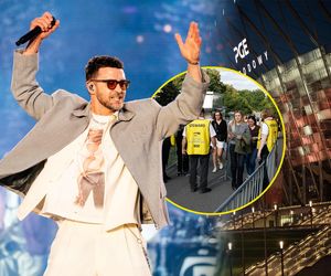 Justin Timberlake w Warszawie. Tłumy fanów przed koncertem [ZDJĘCIA]