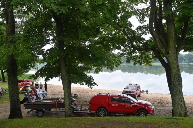 Poszukiwania szestanstolatka na jeziorze tuchomskim