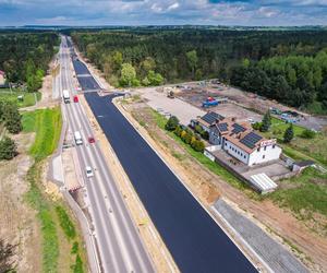 Trwa remont gierkówki w województwie  śląskim. Drogowcy układają nawierzchnię