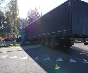 Ciężarówka zmiażdżyła auto nauki jazdy