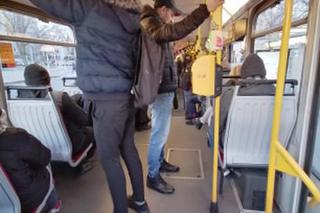 Tłok w autobusach i tramwajach w Warszawie