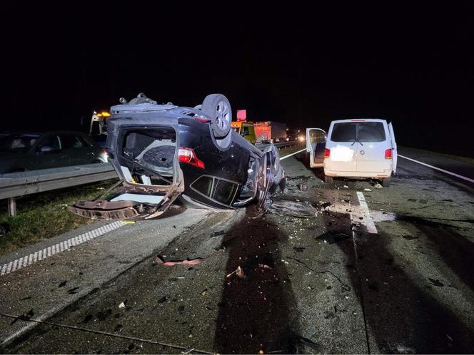 Karambol na A2. Rozbite osiem pojazdów