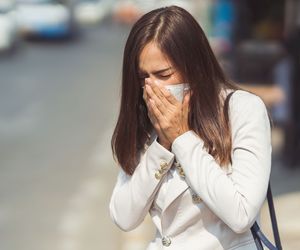 Krztusiec a COVID-19 - jak je odróżnić? Podobieństwa i różnice 