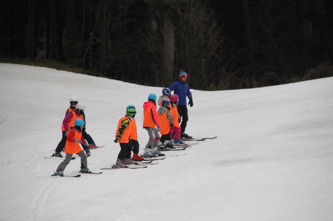 Ponad stu młodych mieszkańców Noweg Sącza będzie mogło nauczyć się jazdy na nartach, 