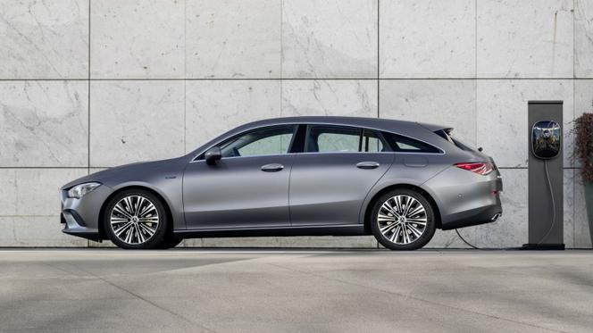 Nowe kompaktowe hybrydy plug-in w rodzinie Mercedes-Benz