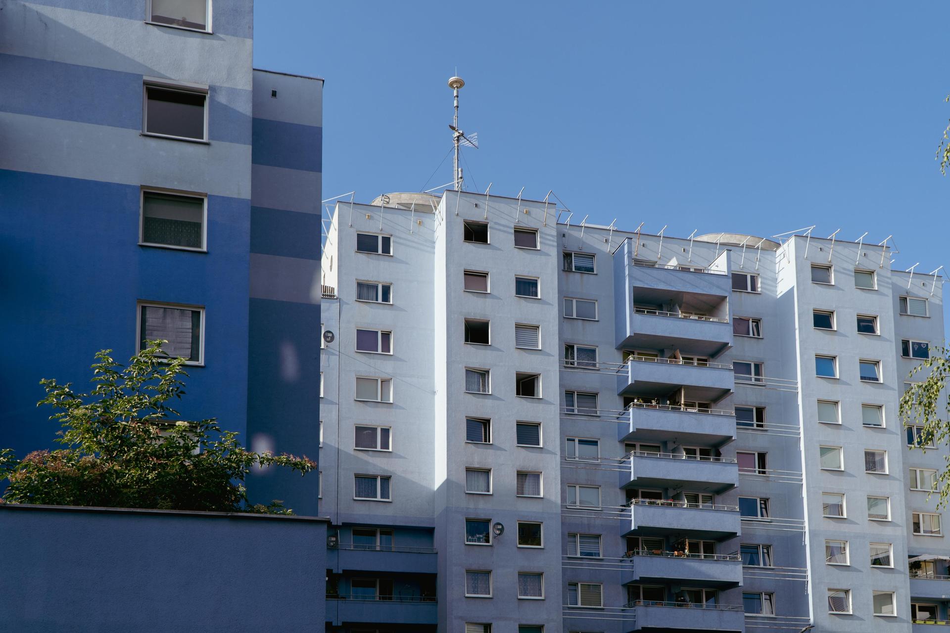 Blok w kształcie statku stoi we Wrocławiu - zdjęcia. Zobacz, jak wygląda wyjątkowy budynek