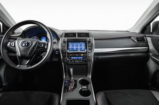 Toyota Camry 2015 w nowym odważnym stylu
