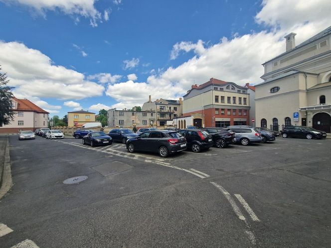 Zmiany na Placu Powstańców w Lesznie 
