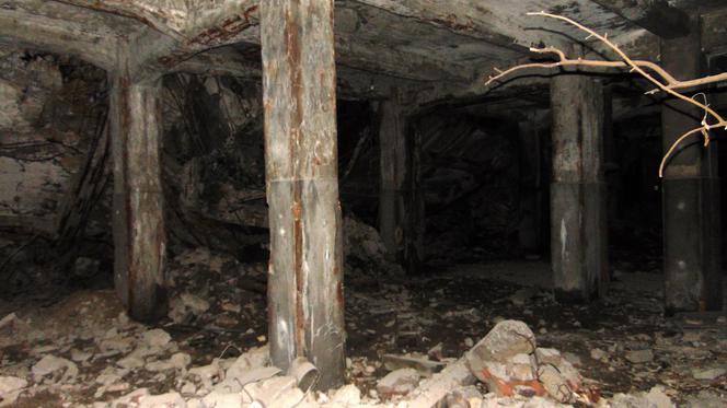 Wyburzona chłodnia kominowa