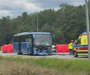 Zderzenie autokaru z osobówką na DK50 pod Mińskiem Mazowieckim