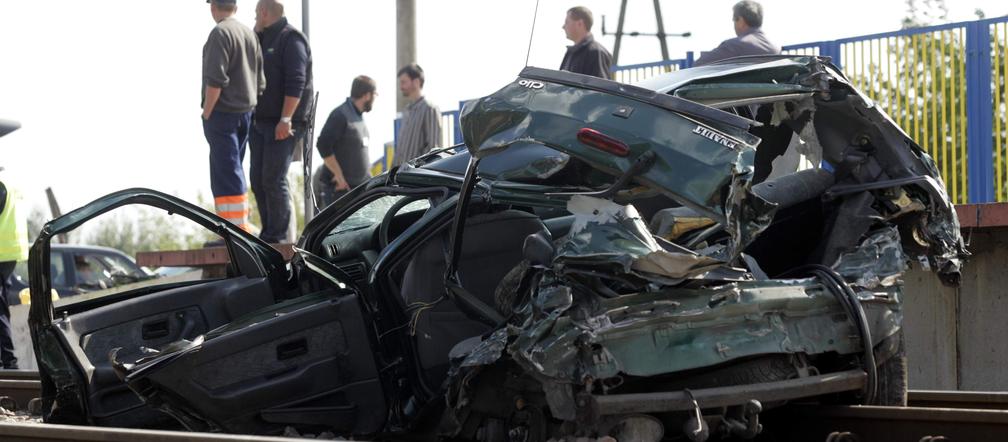 Janówek: Pociąg uderzył w auto pod Nowym Dworem Mazowieckim. Stały pociągi z Warszawy do Gdańska ZDJĘCIA