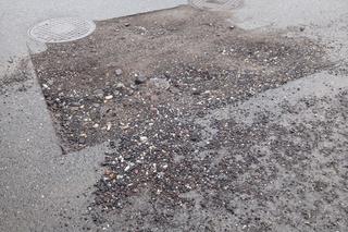 Załatana droga przy ul. Kopernika w Toruniu nie wytrzymała tygodnia