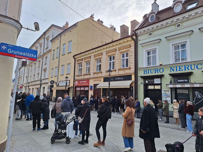 Rzeszowianie tłumnie ruszyli po pączki w Tłusty Czwartek 